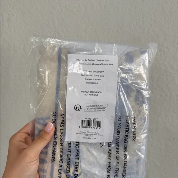 Dior Blue and Cream Canvas Tote (GWP) - Picture 4 of 4